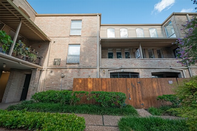 Building Photo - 4633 Wild Indigo St Unit 527 Rental