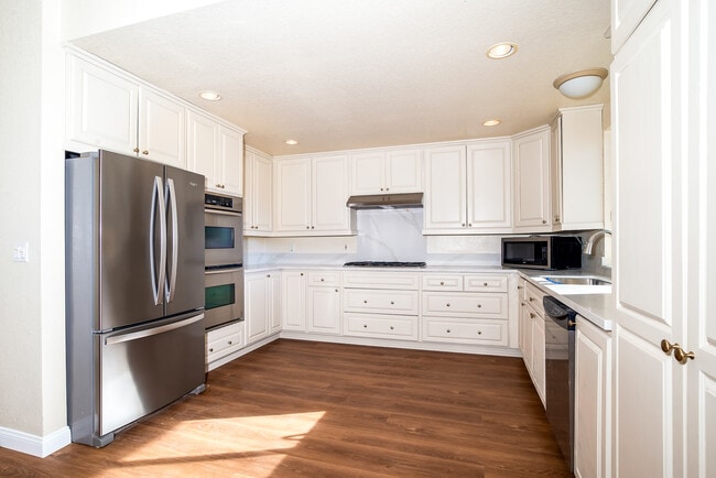 Photo - 1908 Broadway