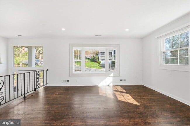 Photo - 448 Summers Dr