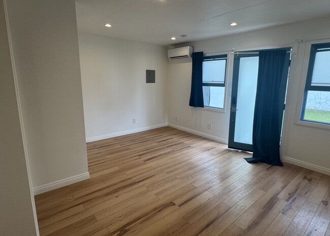 Building Photo - 914 S Ogden Dr Unit Modern Guesthouse