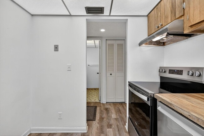 Photo - 5220 Las Verdes Cir Unit 304