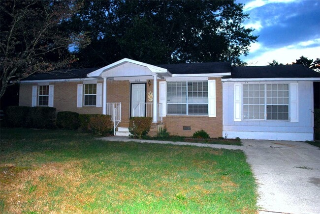 Photo - 3105 Pineview Dr SW