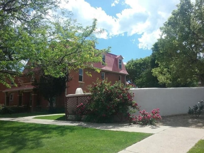627 Arizona Ave Unit 6