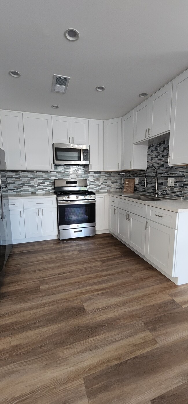 Photo - 2752 Thurman Ave