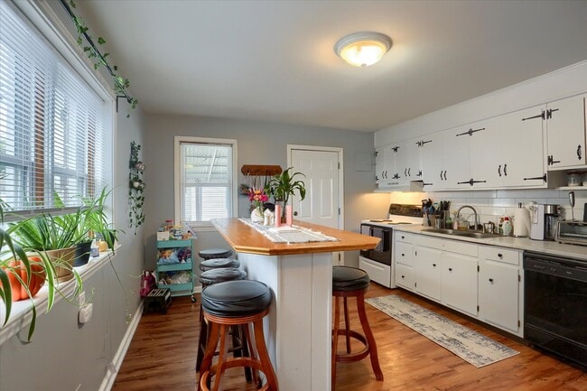 Photo - 28 E Willow St