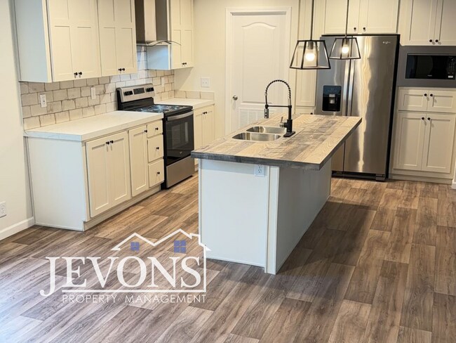 Photo - $250 off the first month's rent! Charming Maple Valley Home on a Quiet Residential Street