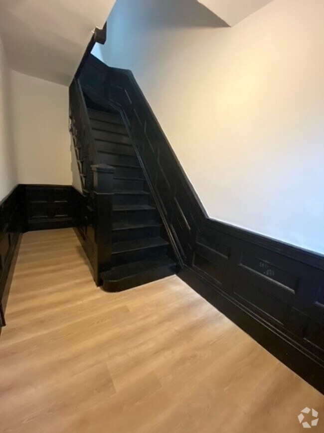 Building Photo - Cambridge St 4 Bed Rental
