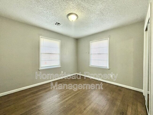 Photo - 2500 SW 48th St