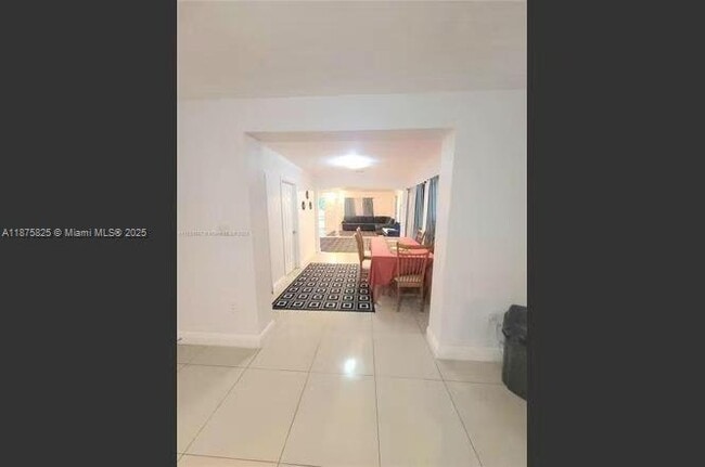 Photo - 1132 Moffett St