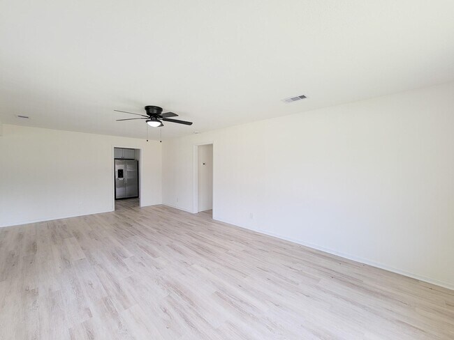 Photo - 301 Cypress St
