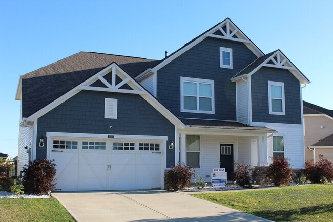 Building Photo - Beautiful 4 Bedroom in Avon!
