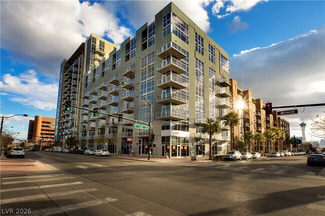 Building Photo - 353 E Bonneville Ave Unit 233