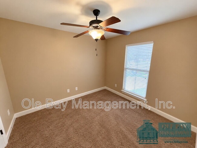 Photo - 18 Breydon Ct