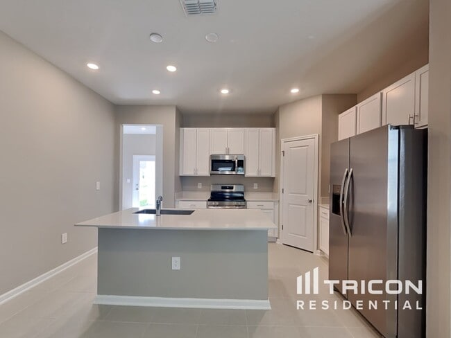 Photo - 737 Honeyrock St