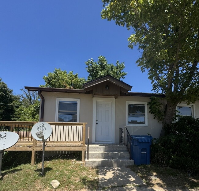 Building Photo - Newly Renovated Duplex In Forsyth!