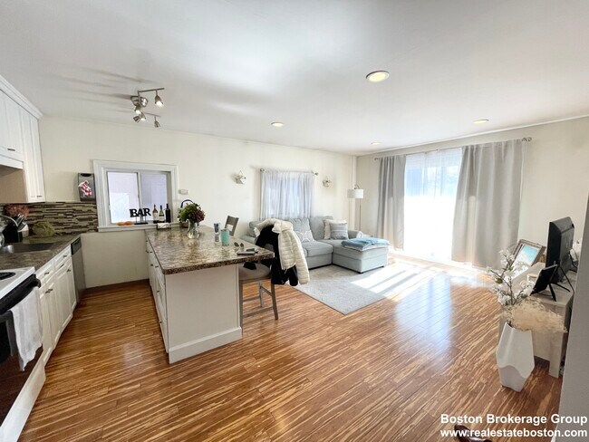 Photo - 390 E 8th St Unit 4