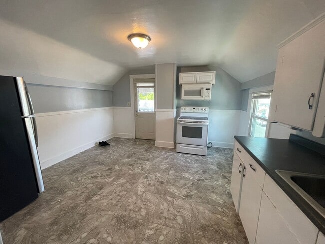 Photo - Comfortable, pet-friendly 2-Bedroom Second-Floor Apartment – Pittsfield, $1350 Unit 35 #2