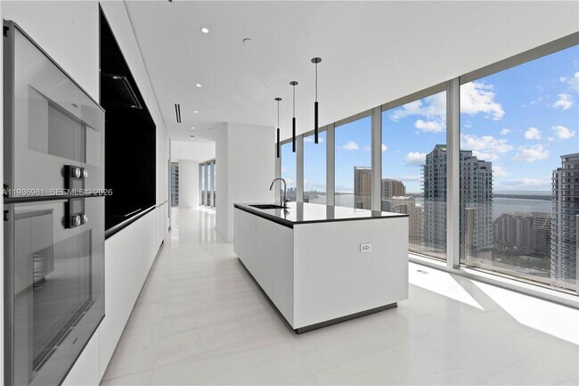 Photo - 300 Biscayne Blvd Way