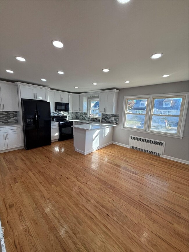 Photo - 301 Copiague Pl