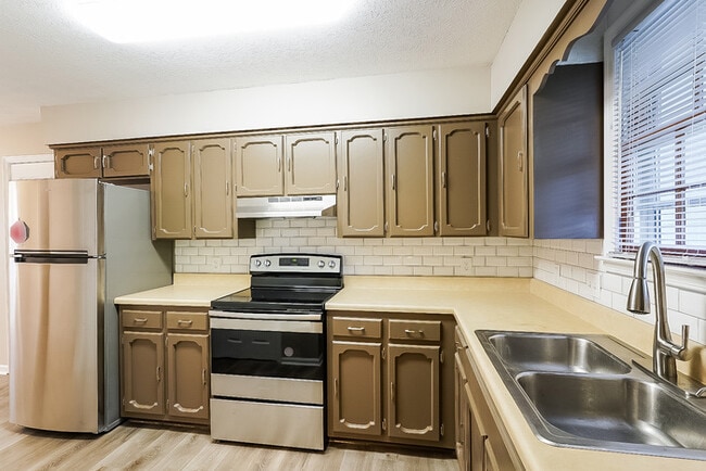 Photo - 104 Eldorado Ct