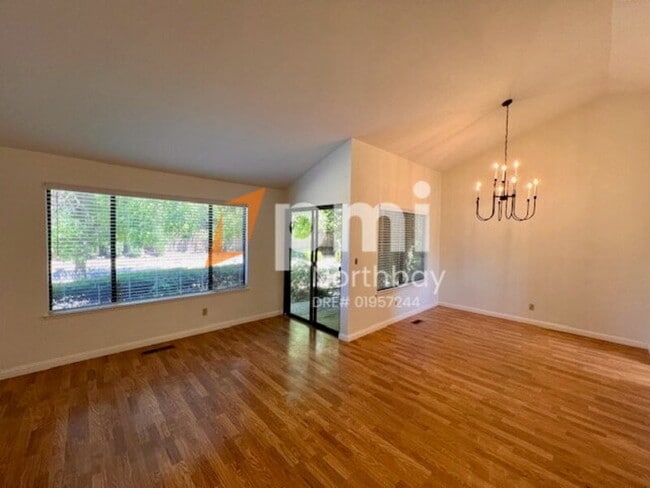 Photo - 3552 Larchmont Ct