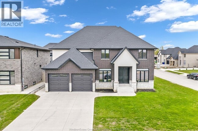Photo - 569 Holburn St