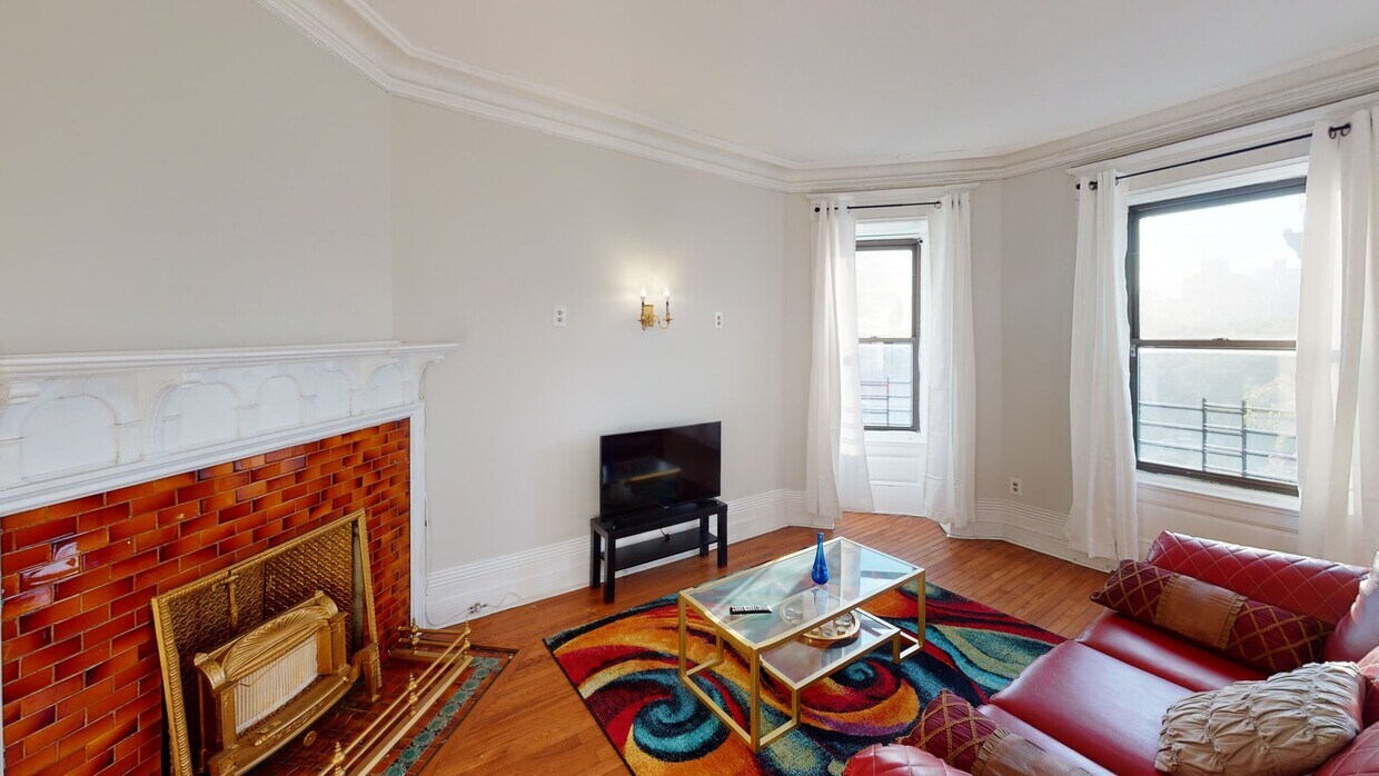 Photo - Private bedroom in 4 bed/1 bath Home