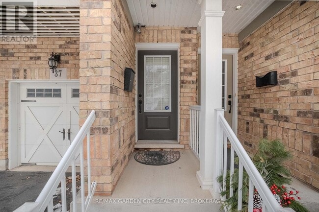 Photo - 37 Durksen Dr