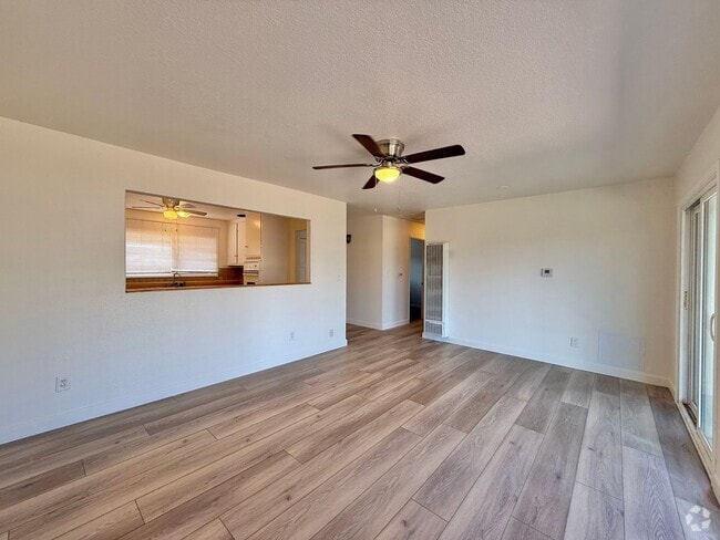 Building Photo - 3 bedroom house in Santee with Large yard,...