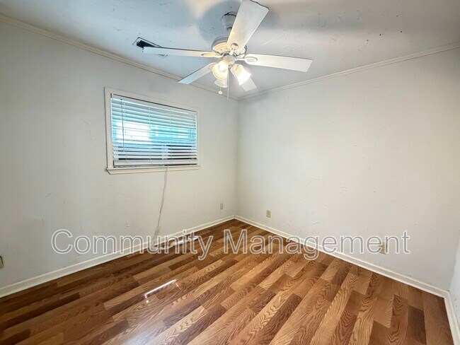 Photo - 18819 Greenwell Springs Rd Unidad Apt D1