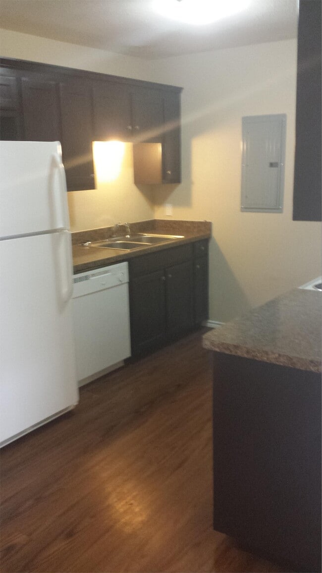 Building Photo - 306 N Cleburne Whitney Rd Rental