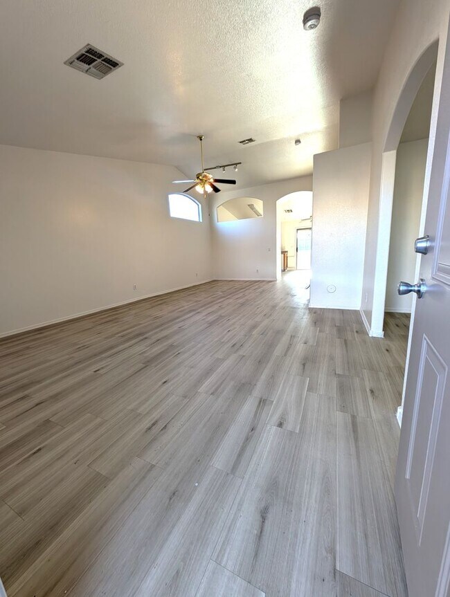 Photo - 2018 S Rennick Dr