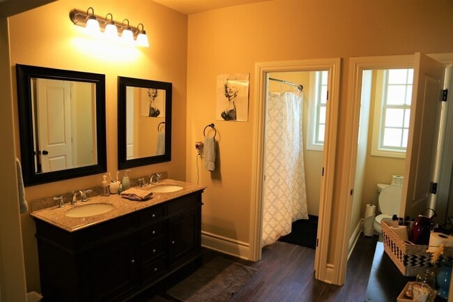 Photo - 5 Bed, 3.5 Bath By Sand Volleyball Courts