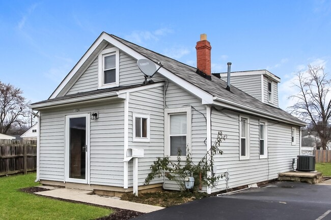 Photo - 1028 Midland Ave