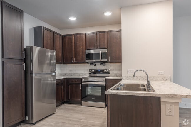 1BR, 1BA - 728SF
