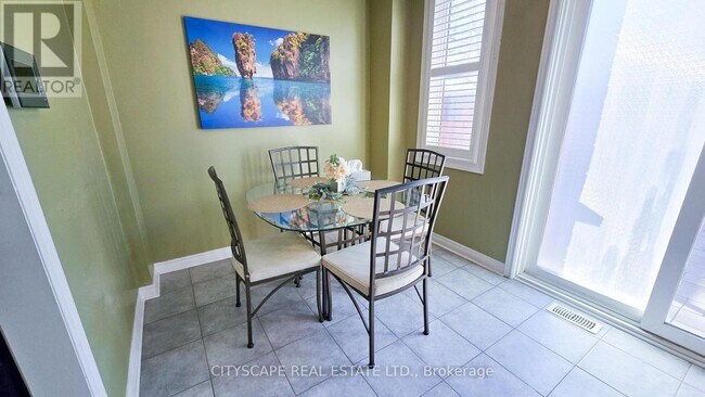 Photo - 121 Ashdale Rd