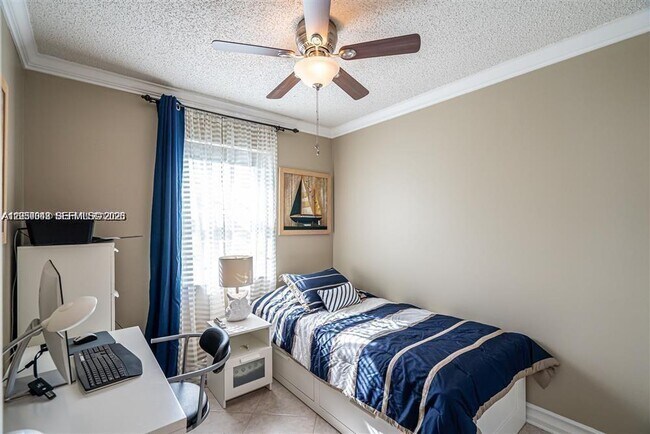 221 Waterside Dr Unit 221