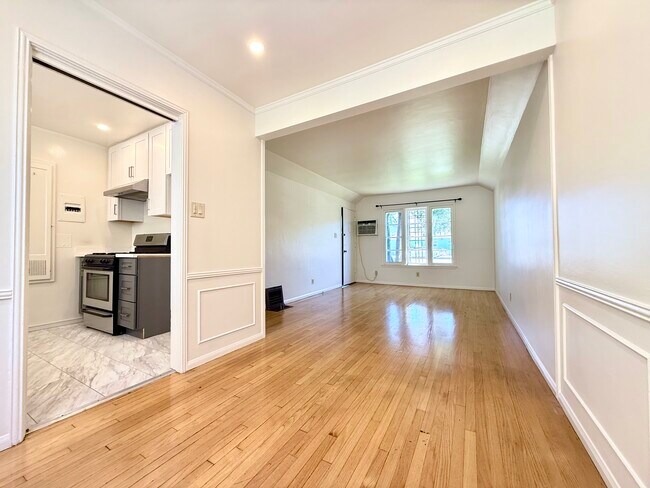 Photo - 1116 E Glenoaks Blvd