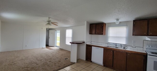 Building Photo - Ready to Move in