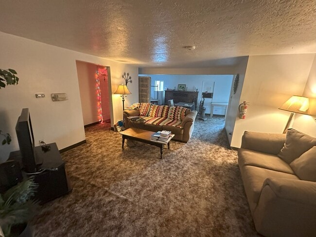 1410 Main St Unit H