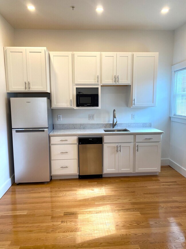 Building Photo - 29 Green St