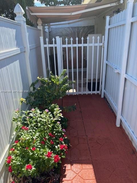 Building Photo - 640 E 30th St Unit 0