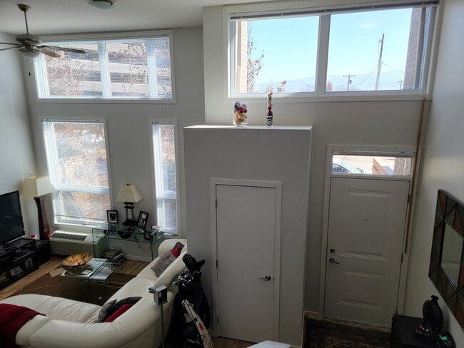 Photo - 1550 Dickson Ave