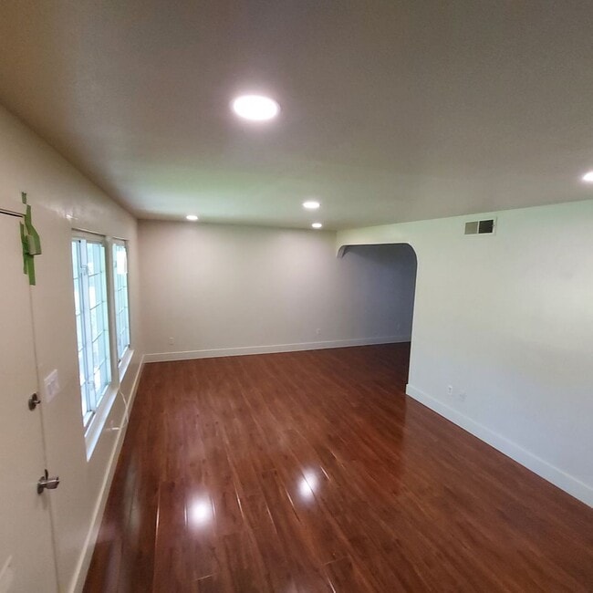 Photo - Nice 3 bedroom condo near CSUS.  Available for move in this month.