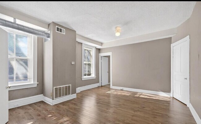 3005 S Compton Ave