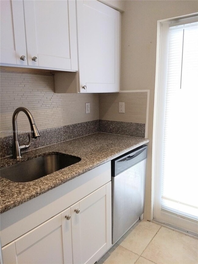 Photo - 10001 W Bay Harbor Dr Unidad 204