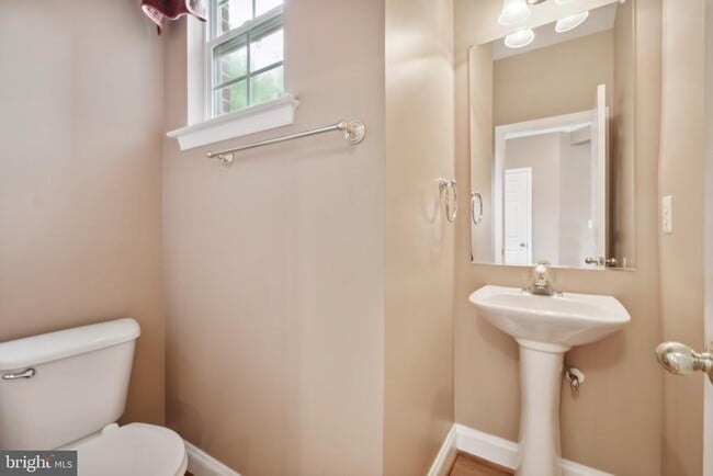 Photo - 641 Springhouse Square SE