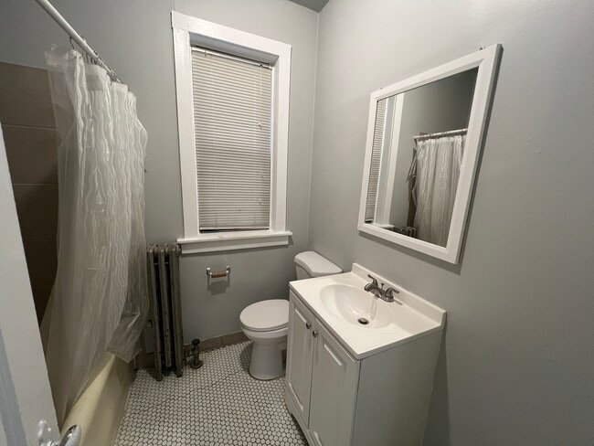 Photo - 1441 W 93rd St