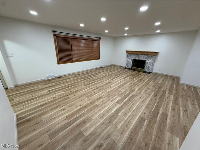 Photo - 230 E 21st St