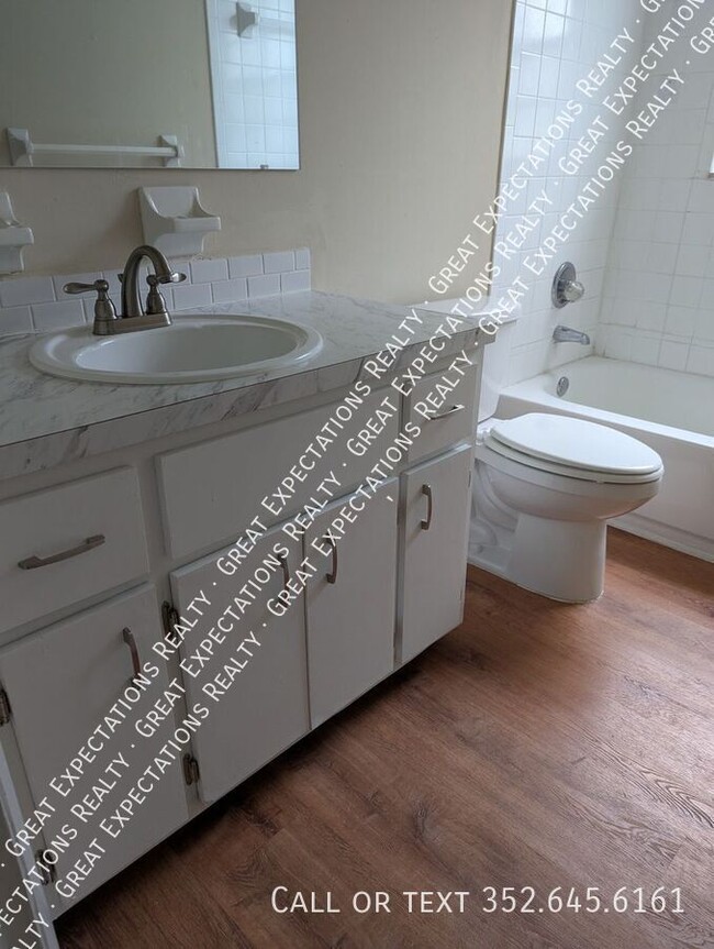 Photo - 121 SE 13th Ave